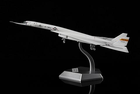 Модель самолета North American XB-70 Valkyrie Модель самолета North American XB-70 Valkyrie