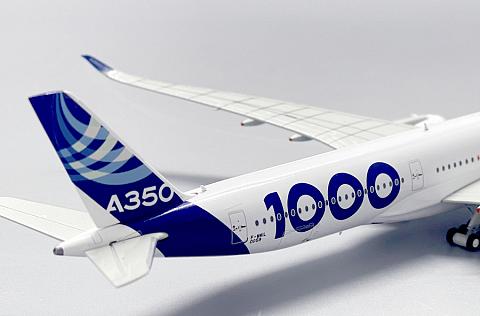 Модель самолета Airbus A350-1000 Модель самолета Airbus A350-1000