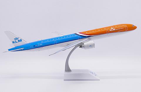    Boeing 777-300ER "Orange Pride"