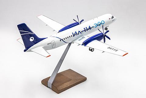 Модель самолета Ильюшин Ил-114-300 (с шасси) Модель самолета Ильюшин Ил-114-300 (с шасси)