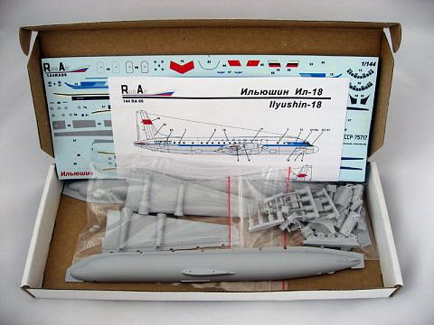 Модель самолета Ил-18 авиакомпании Аэрофлот