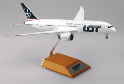 Модель самолета Boeing 787-8 Модель самолета Boeing 787-8
