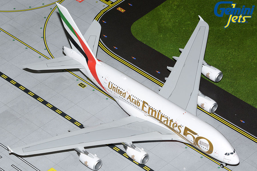Модель самолета  Airbus A380-800 "50 лет"