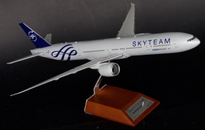 Модель самолета Boeing 777-300ER "Skyteam" Модель самолета Boeing 777-300ER "Skyteam"