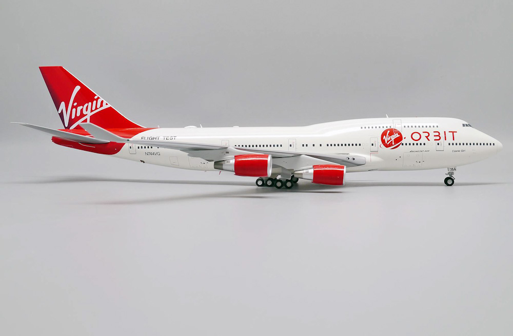    Boeing 747-400 "Cosmic Girl"