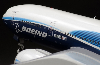 Модель самолета Boeing 777-200LR Модель самолета Boeing 777-200LR