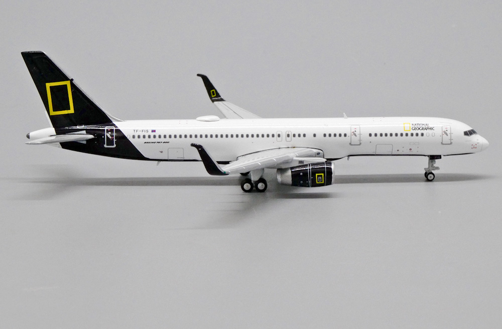 Модель самолета  Boeing 757-200 "National Geographic"