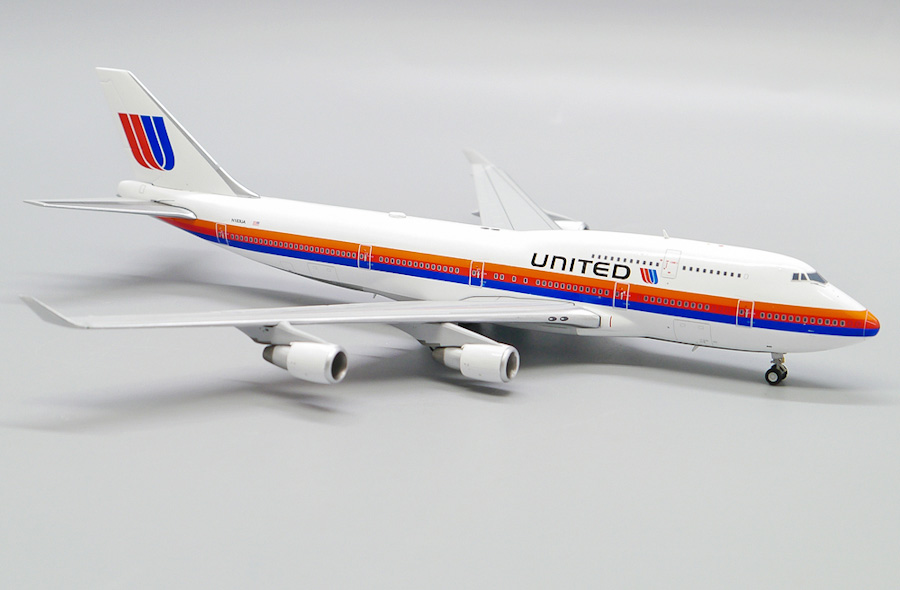    Boeing 747-400 "Saul Bass"