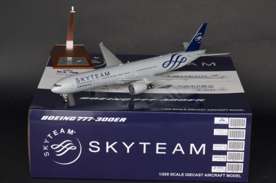 Модель самолета Boeing 777-300ER "Skyteam" Модель самолета Boeing 777-300ER "Skyteam"