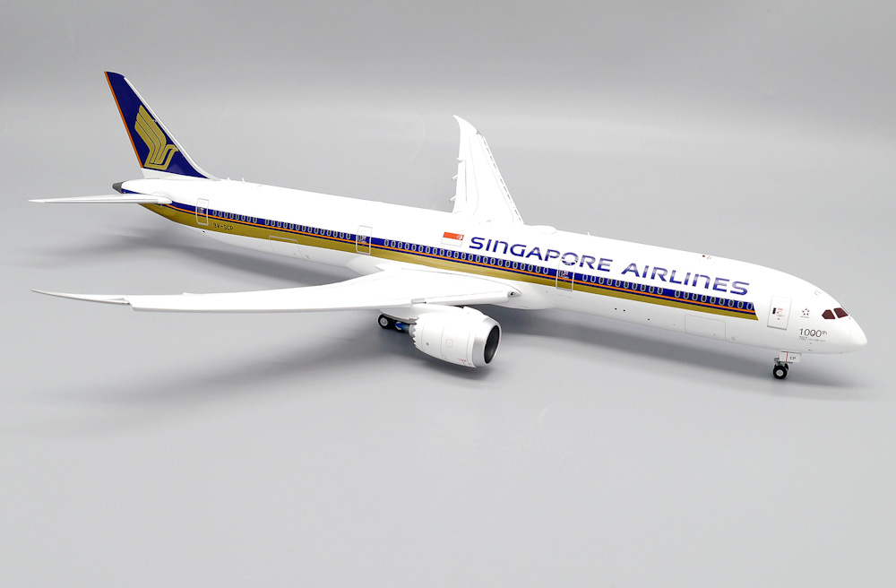Модель самолета  Boeing 787-10 (выпущенная механизация)
