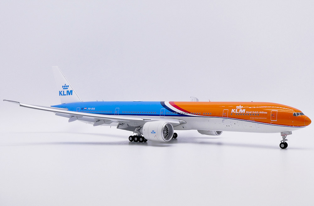    Boeing 777-300ER "Orange Pride" ( )