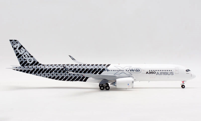 Модель самолета  Airbus A350-900 "Carbon Fiber"