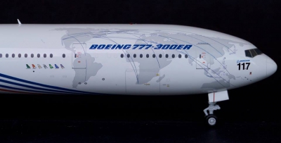 Модель самолета Boeing 777-300ER Модель самолета Boeing 777-300ER