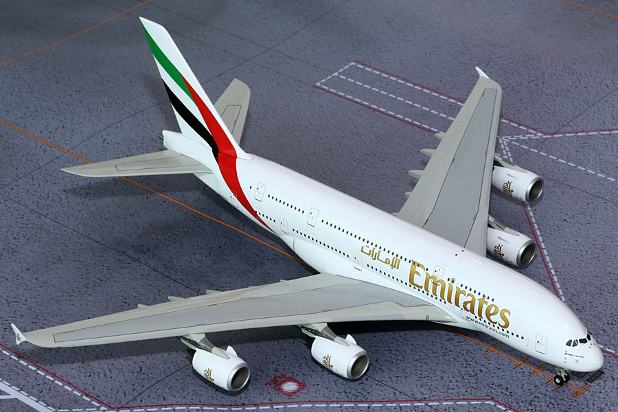 Большая модель самолета. Модель самолета Airbus a380. Самолёт Emirates а380 модель. Модель самолета Airbus a380 Emirates. Gemini Jets a380 Emirates.