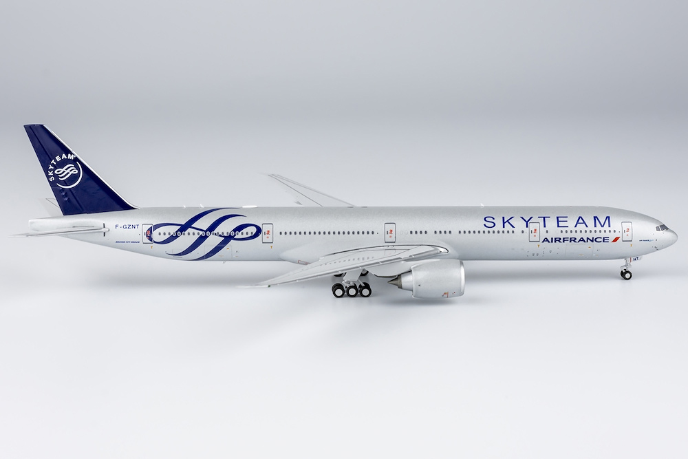 Модель самолета  Boeing 777-300ER "Skyteam"
