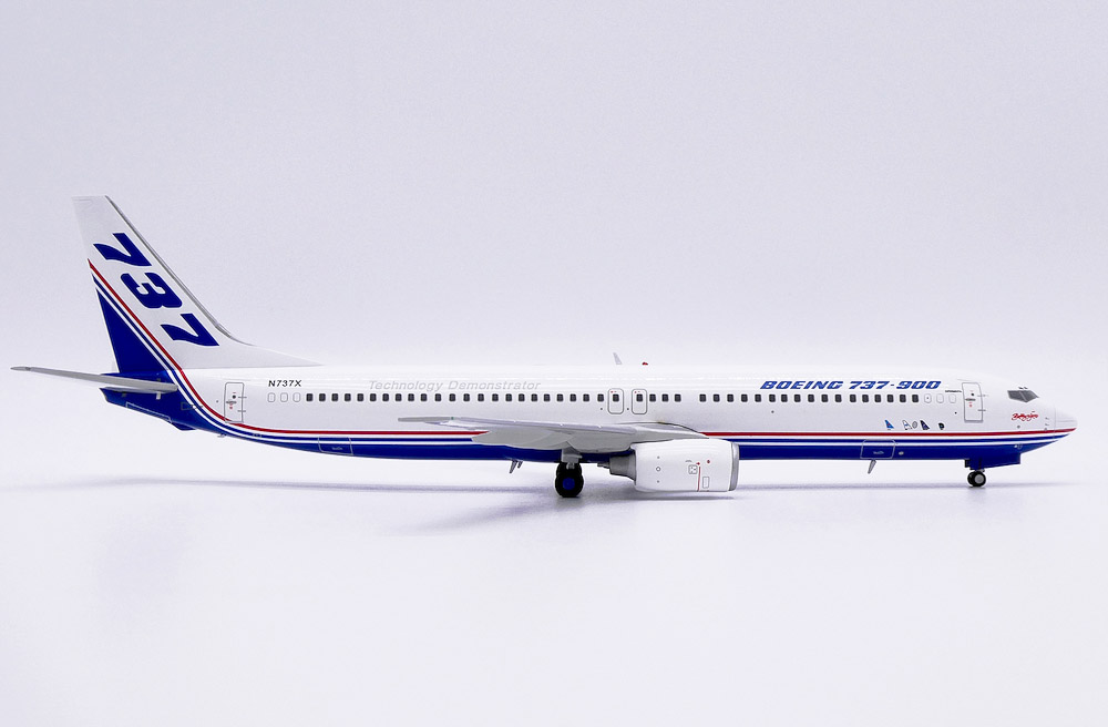    Boeing 737-900