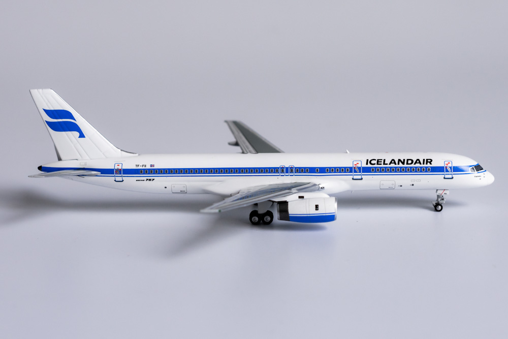 Модель самолета  Boeing 757-200