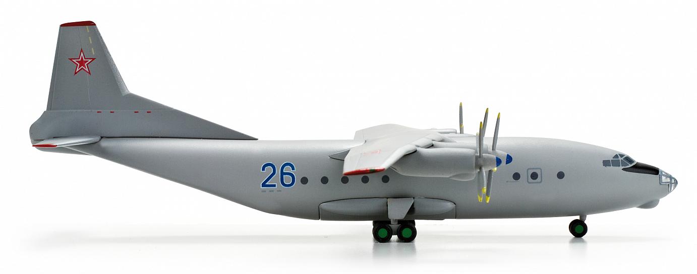 Коллекционная модель самолета Ан-12 ВВС России