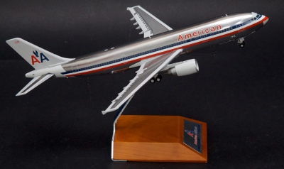 Металлическая модель самолета Airbus A300-600 Американских авиалиний Металлическая модель самолета Airbus A300-600 Американских авиалиний