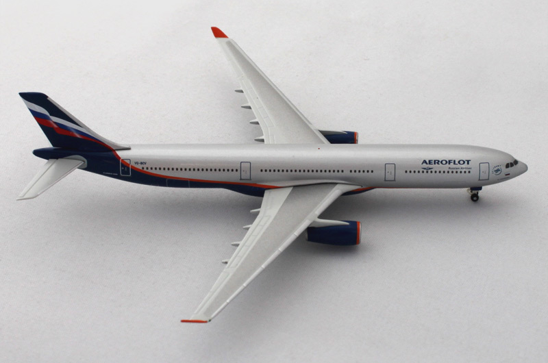 Коллекционная модель самолета Airbus A330-300 авиакомпании Аэрофлот