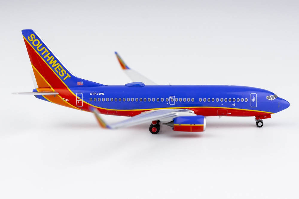    Boeing 737-700