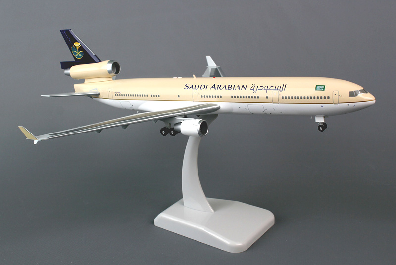 Готовая модель самолета MD-11 авиакомпании Saudi Arabian Airlines
