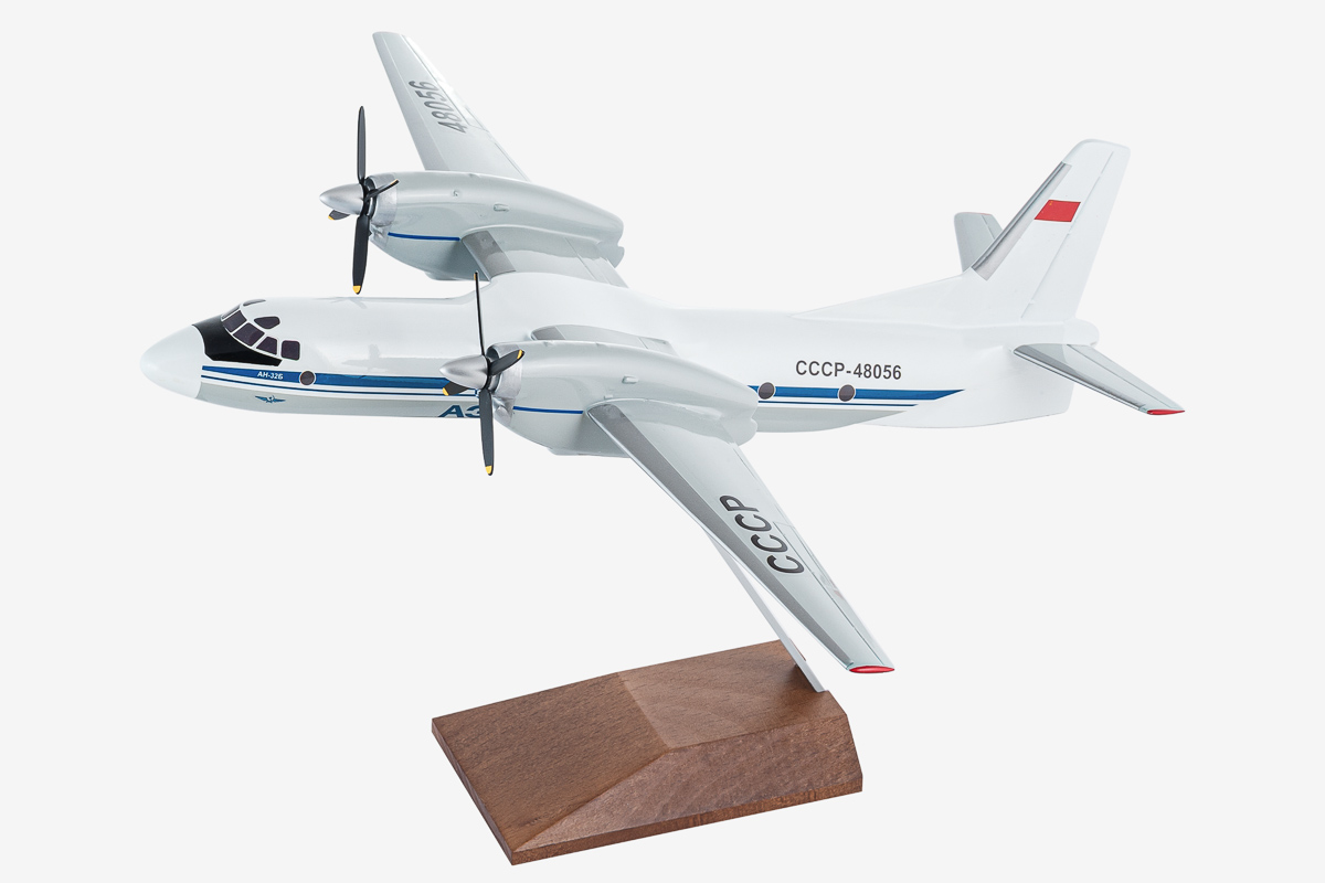 Готовая модель самолета Ан-32 в масштабе 1:72