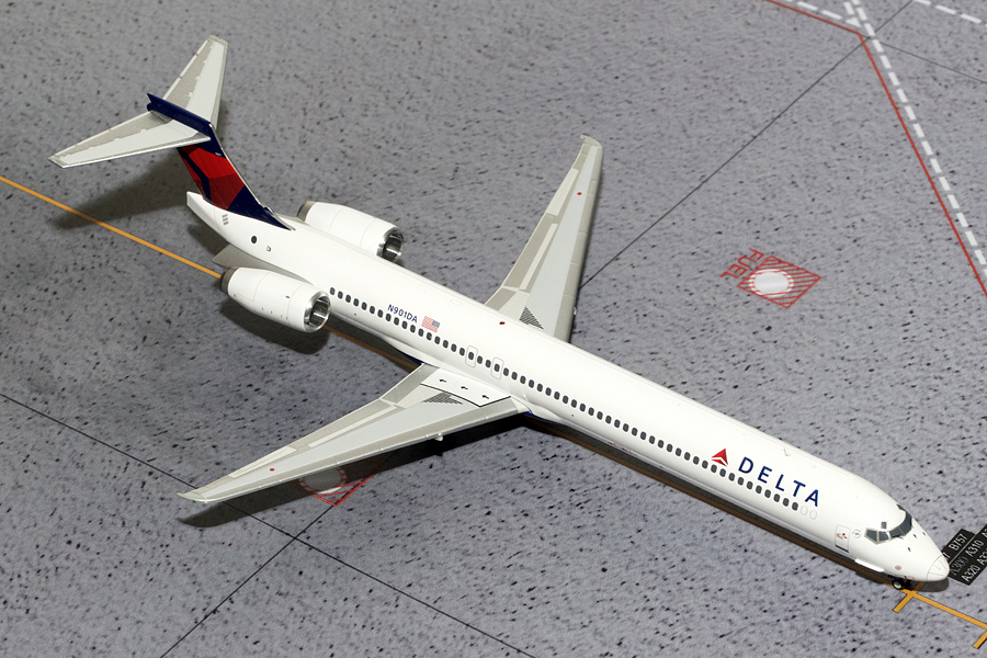    MD-90  Delta