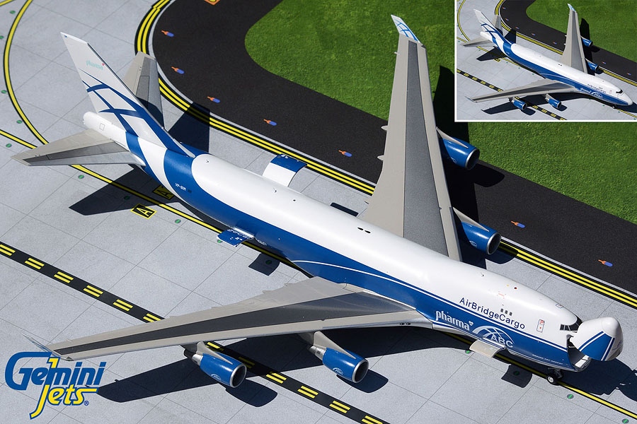 Модель самолета  Boeing 747-400F (с открытыми люками)