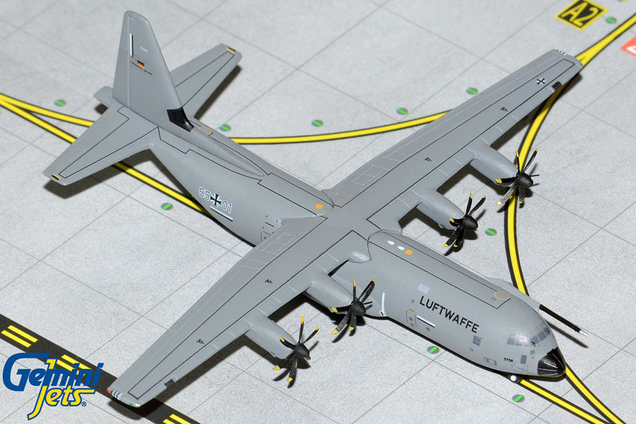 Модель самолета  Lockheed C-130J-30 Super Hercules