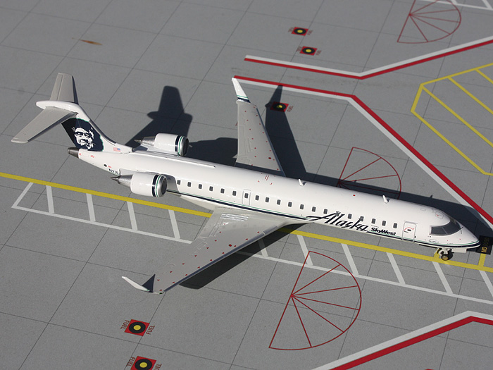 Готовая модель самолета Bombardier CRJ-700 авиакомпании SkyWest Airlines