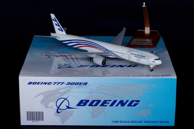 Модель самолета Boeing 777-300ER Модель самолета Boeing 777-300ER