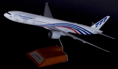 Модель самолета Boeing 777-300ER Модель самолета Boeing 777-300ER