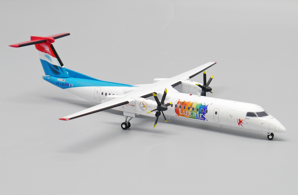 Модель самолета  Bombardier Dash 8 Q400 "be Pride, be Luxembourg"