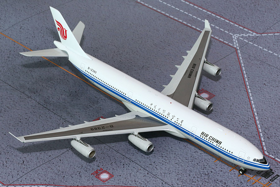 Металлическая модель самолета Airbus A340-300 авиакомпании Air China
