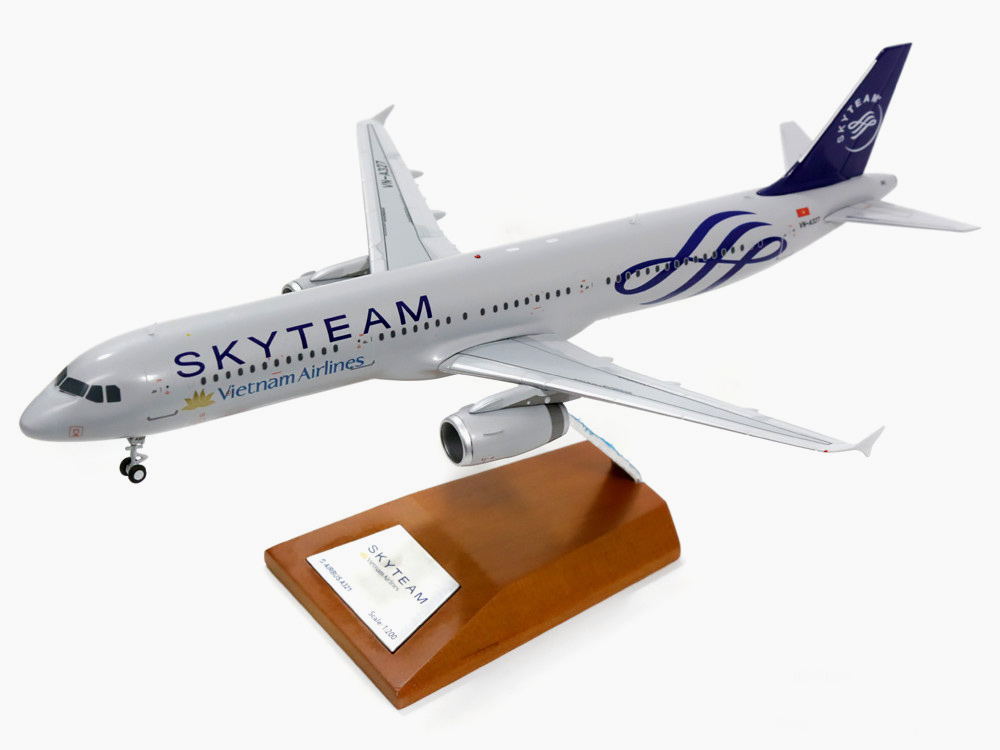 Модель самолета  Airbus A321 "Skyteam"