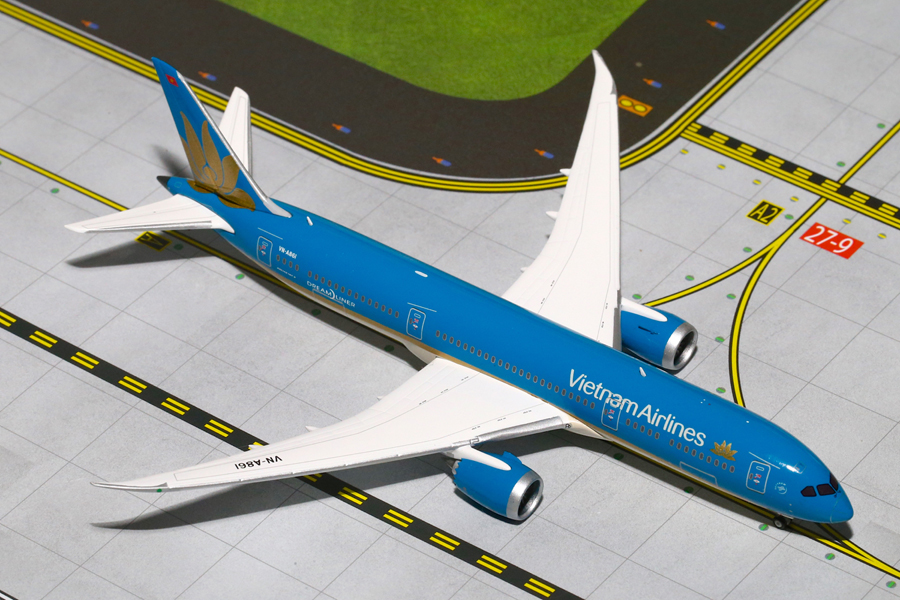   Boeing 787-9  