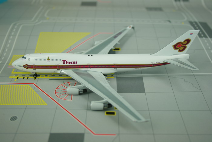 ������� ������ �������� Boeing 747-400 ������������ Thai Airways