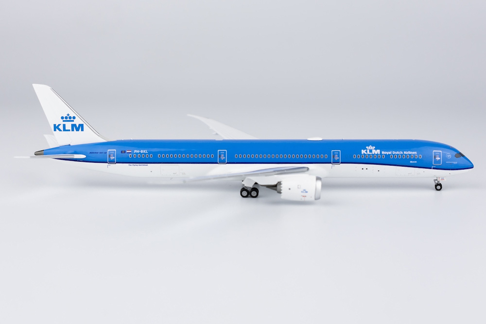   Boeing 787-10