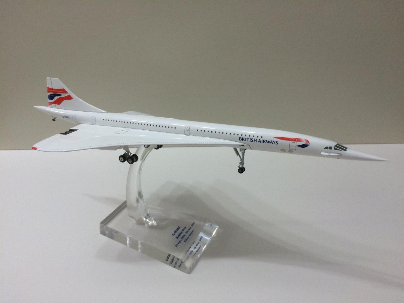 Металлическая модель самолета Конкорд Британских авиалиний в масштабе 1:200
