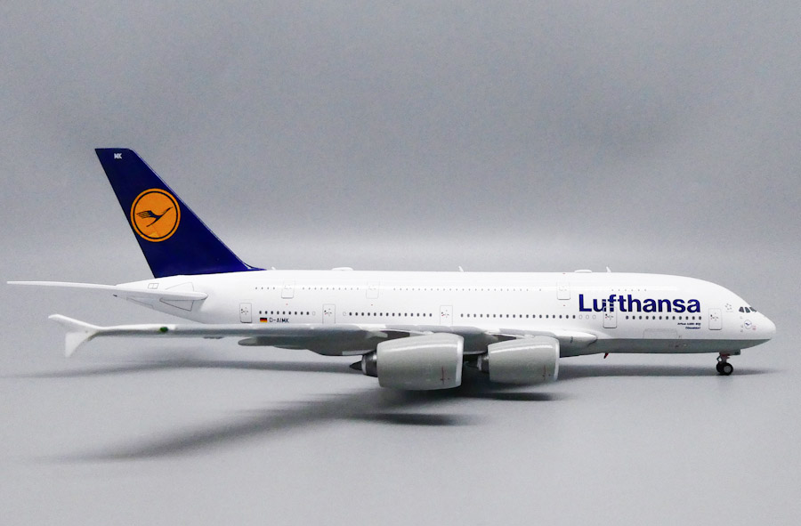    Airbus A380-800