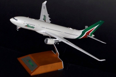 Модель самолета Airbus A330-200 Модель самолета Airbus A330-200