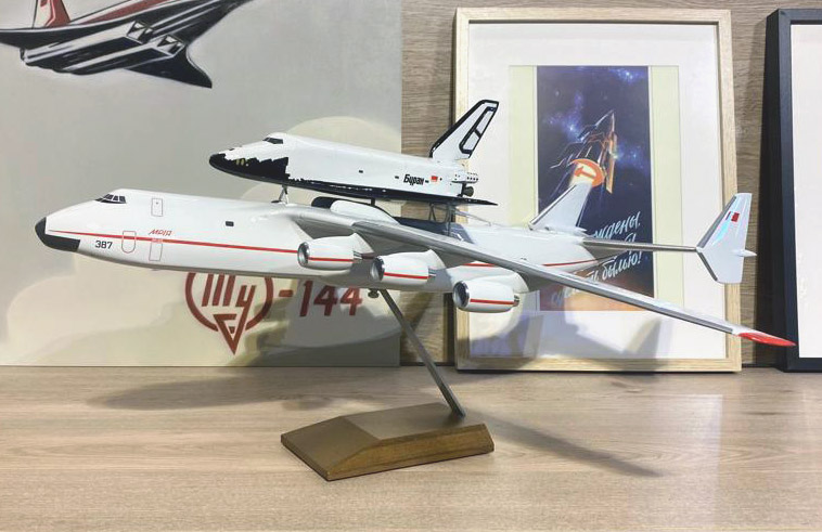 Модель самолета  Антонов Ан-225 + Буран