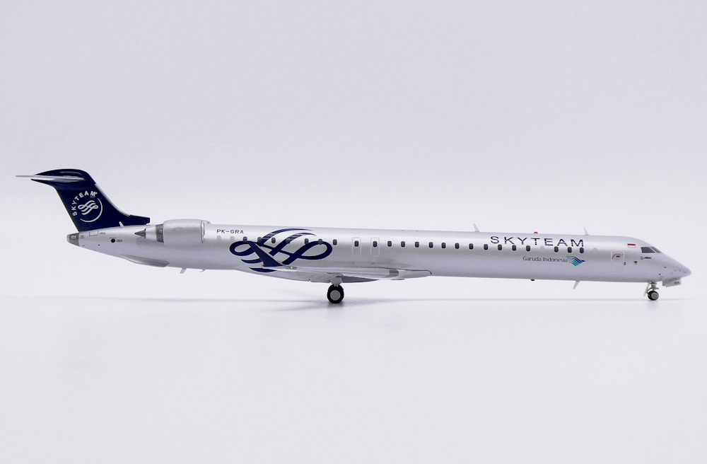    Bombardier CRJ1000 "Skyteam"
