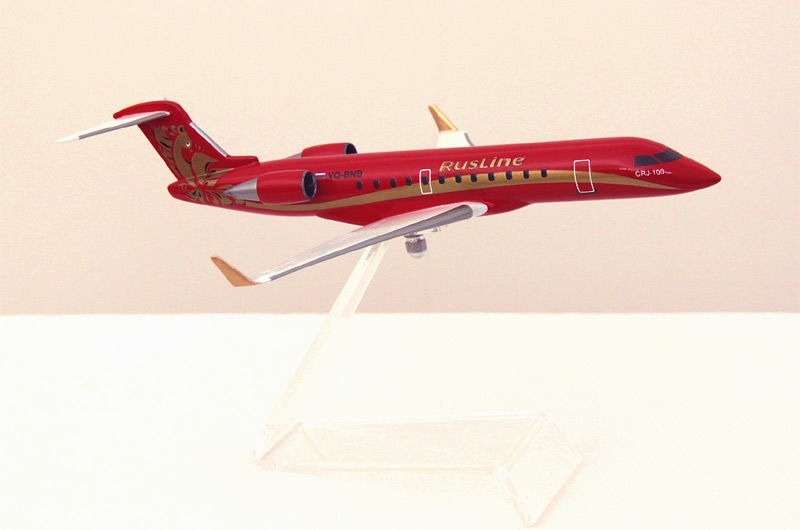 Готовая модель самолета Bombardier CRJ100 авиакомпании Руслайн