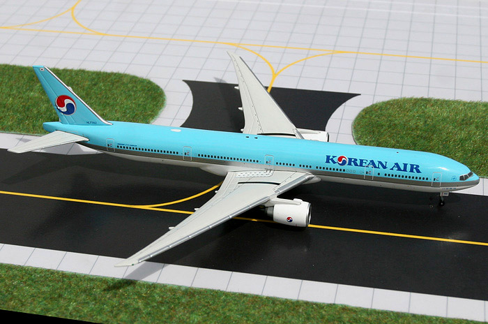    Boeing 777-300  Korean Air