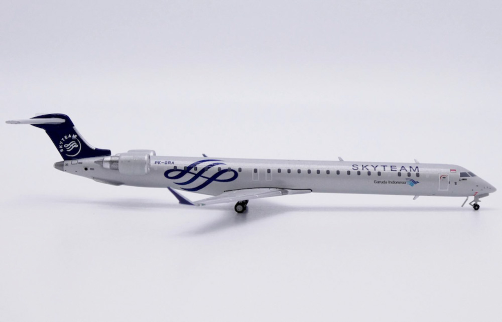    Bombardier CRJ1000 "Skyteam"