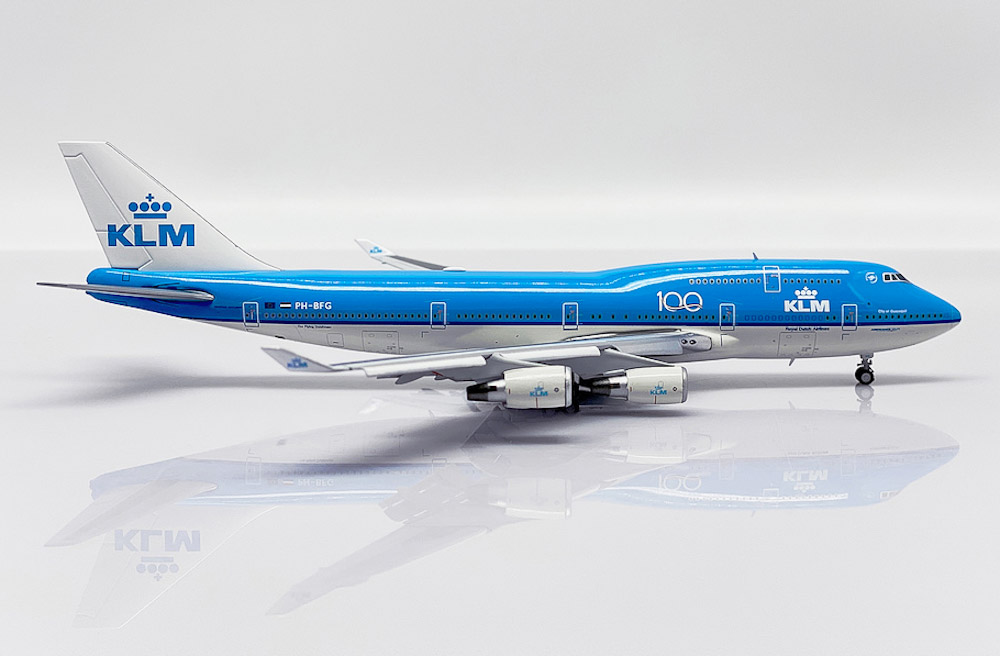    Boeing 747-400 ( ,  )