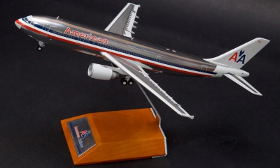 Металлическая модель самолета Airbus A300-600 Американских авиалиний Металлическая модель самолета Airbus A300-600 Американских авиалиний