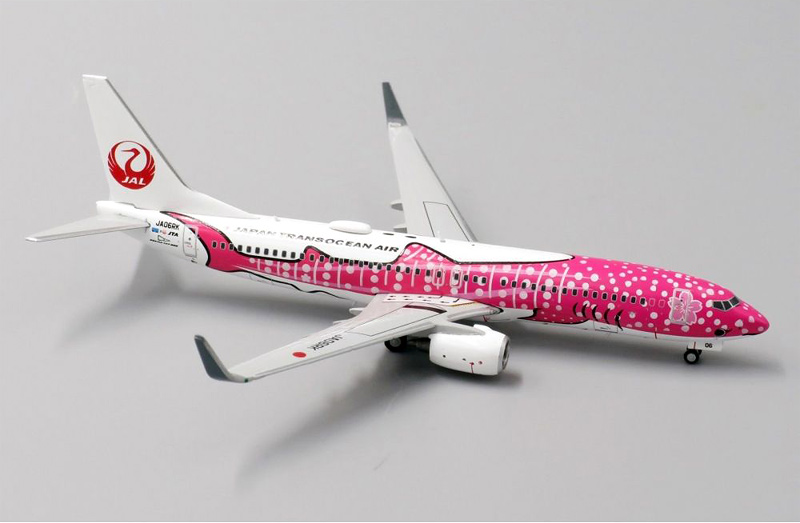 Модель самолета  Boeing 737-800 "Sakura Jinbei Jet"